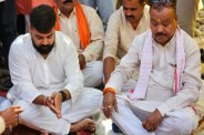 निर्माण कार्यों का शिलान्यास करते विधायक फोटो सोर्स फेसबुक अकाउंट