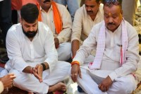 निर्माण कार्यों का शिलान्यास करते विधायक फोटो सोर्स फेसबुक अकाउंट