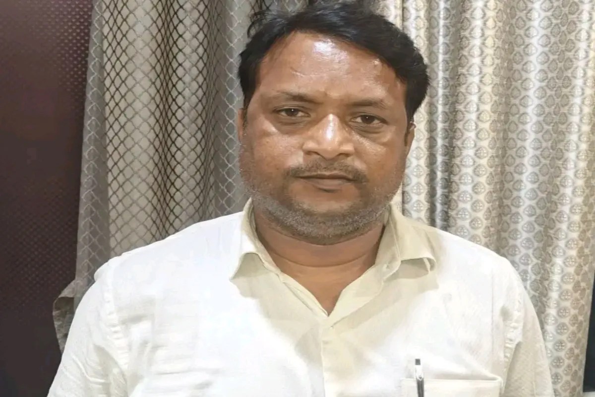 Lekhpal arrested while taking bribe
