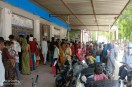 जिले में 44.4 डिग्री सेल्सियस तक पहुंच रहे तापमान व भीषण गर्मी के साथ अब मौसमी बीमारियों का असर भी तेज होने लगा है। जिला अस्पताल में उल्टी-दस्त, बुखार और वायरल संक्रमण के मरीजों की संख्या लगातार बढ़ रही है। हालात यह हैं कि ओपीडी काउंटरों पर पर्ची बनवाने के लिए मरीजों की लंबी कतारें लग रही हैं,