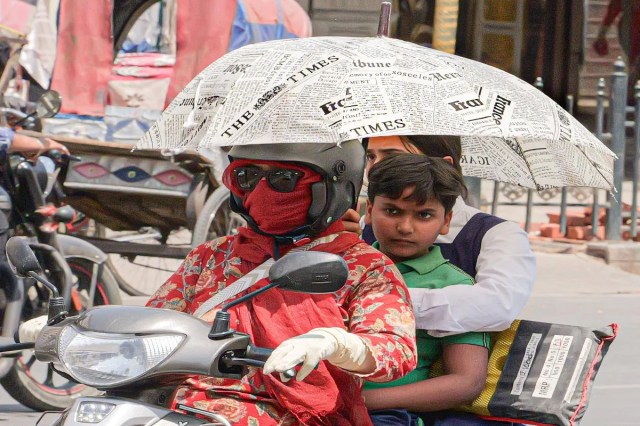 
लू के प्रकोप के चलते 31 मई तक छुट्टी घोषित, बच्चों की सुरक्षा को प्राथमिकता   (फोटो सोर्स : भाषा WhatsApp News Group) 