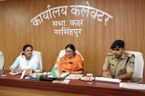 महिलाओं व बालिकाओं की सुरक्षा, उनके स्वास्थ्य, स्वावलंबन और अधिकारों से जुड़े विभिन्न गंभीर मुद्दों पर राज्य महिला आयोग की सदस्य साधना स्थापक ने विस्तार से समीक्षा की। जिले से महिलाओं और बालिकाओं के गायब होने के मामलों पर चिंता व्यक्त की।