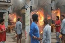 शॉर्ट सर्किट से मची अफरा-तफरी, दमकल टीम की मशक्कत के बाद आग पर पाया गया काबू (फोटो सोर्स : भाषा WhatsApp News Group)