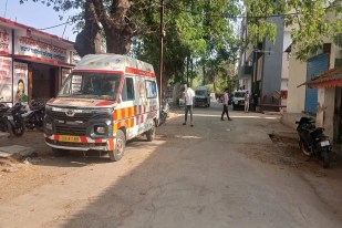 जिले में लंबे समय से बेपटरी 108 एंबुलेंस सेवाओं को पटरी पर लाने एवं कर्मचारियों की मनमानी पर नकेल कसने स्वास्थ्य विभाग में बदलाव की बयार तेज हो गई है। कुछ दिन पहले सीएमएचओ के पत्र पर जहां सेवा संचालक कंपनी ने जिला प्रबंधक को हटाया था वहीं अब स्वास्थ्य विभाग ने नोडल 108 को बदल दिया है।