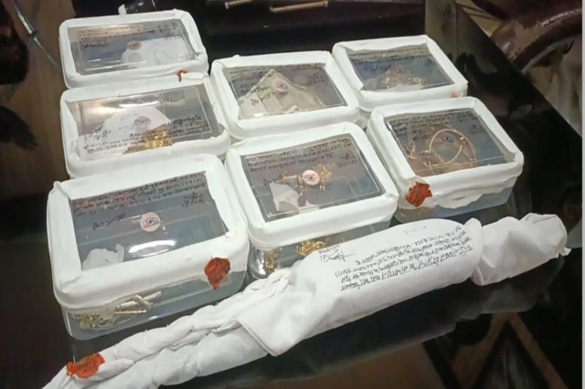 कैसरबाग में चोरों का खेल खत्म, पुलिस ने तीन शातिर दबोचे, लाखों का माल बरामद  
(Source: Police Media Cell)