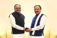 लखनऊ एयर ट्रैफिक पर मौसम की मार: डिप्टी सीएम की फ्लाइट डायवर्ट, कई उड़ानों का रूट बदला (फोटो सोर्स : भाषा WhatsApp News Group)
