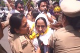 आम आदमी पार्टी का प्रदर्शन, शक्ति भवन के सामने सड़क पर उतरे कार्यकर्ता, कई हिरासत में (फोटो सोर्स : भाषा WhatsApp News Group)