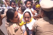 आम आदमी पार्टी का प्रदर्शन, शक्ति भवन के सामने सड़क पर उतरे कार्यकर्ता, कई हिरासत में (फोटो सोर्स : भाषा WhatsApp News Group)