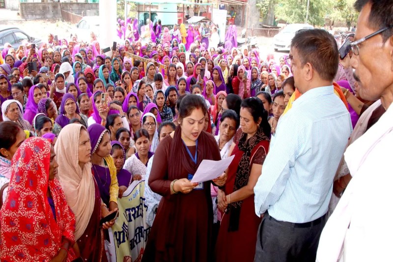 ASHA workers news ratlam 44-degree temperature