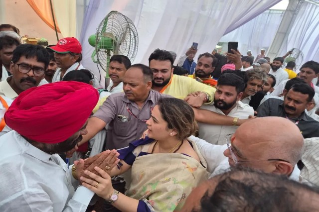 Aparna Yadav Emotional Tehrvi Ceremony 'Pratik Bhaiya Amar Rahe'