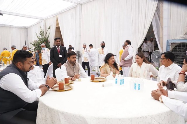 Aparna Yadav Emotional Tehrvi Ceremony 'Pratik Bhaiya Amar Rahe'