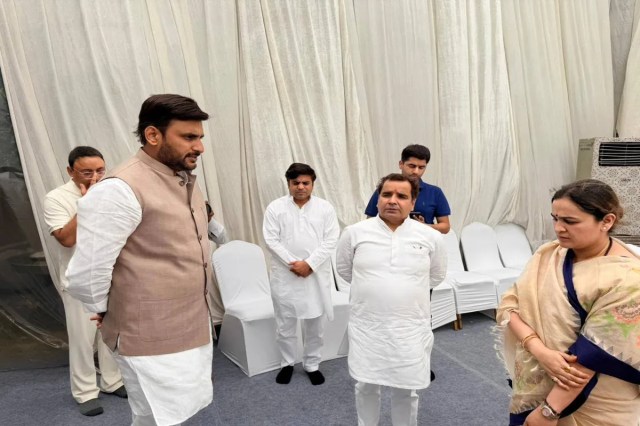 Aparna Yadav Emotional Tehrvi Ceremony 'Pratik Bhaiya Amar Rahe'