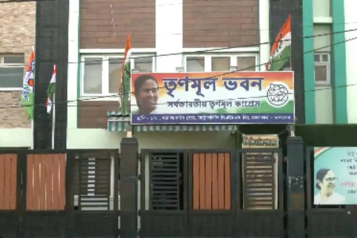 Bengal Election 2026: शुरुआती रुझानों के बाद कोलकाता में टीएमसी ऑफिस के बाहर पसरा सन्नाटा