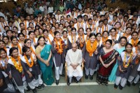 मेधावियों ने लहराया सफलता का परचम, स्कूल परिसर में जश्न का माहौल (फोटो सोर्स : भाषा WhatsApp News Group)