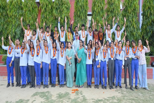 
CBSE 12वीं रिजल्ट में सीतापुर का परचम, श्रेयांश सिंह ने 99% अंक लाकर किया जिला टॉप