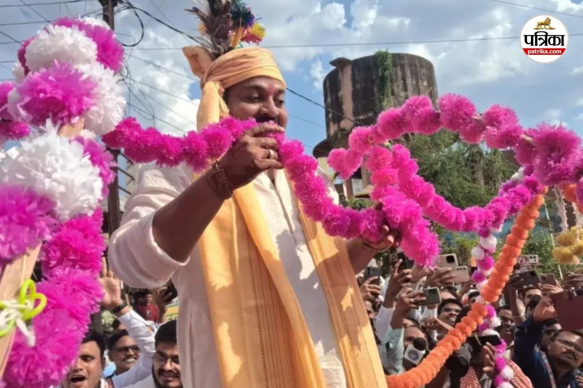 MLA Dipesh Sahu Wedding: बैलगाड़ी में निकली विधायक दीपेश साहू की बारात, डिप्टी CM समेत कई मंत्री बने बाराती, देखें VIDEO