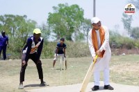 CM साय ने बच्चों संग क्रिकेट खेलकर जीता दिल (फोटो सोर्स- DPR)