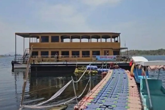 Action in Jhumka cruise