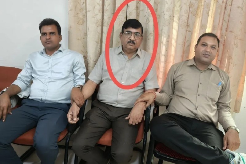Lokayukta Action Project Coordinator arrested accepting 1 lakh rs bribe MP News