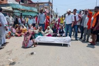 Protest to put body on road