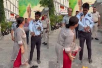Woman Slaps Guard,woman