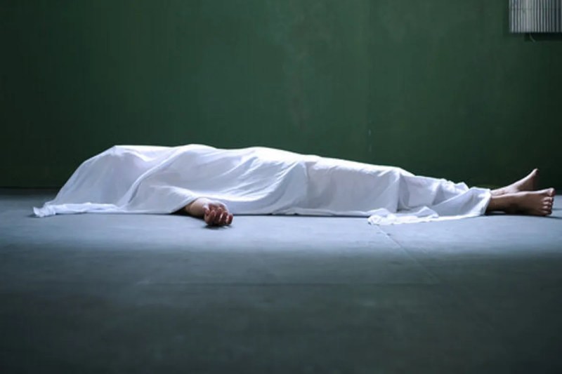 Mariam Varghese stayed with the body of her son Sheenu Varghese in Vidisha