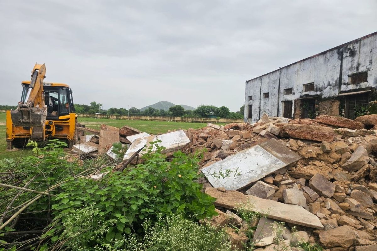 sarkari vidyalaya ke jarjar bhavan 29 The Dilapidated Buildings of Government Schools