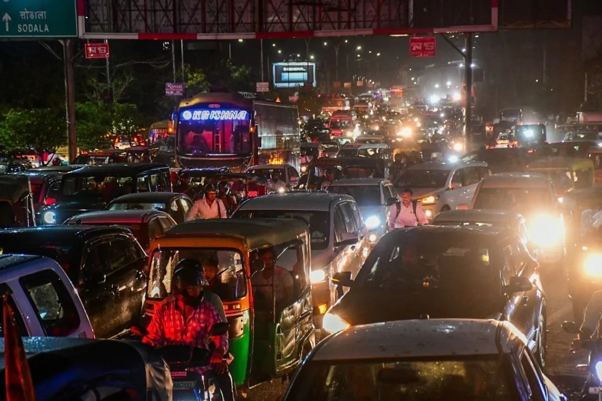 Heavy traffic on the roads of Jaipur