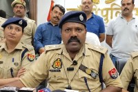 खुलासा करते एसएसपी झांसी, फोटो सोर्स- X वीडियो ग्रैब झांसी पुलिस