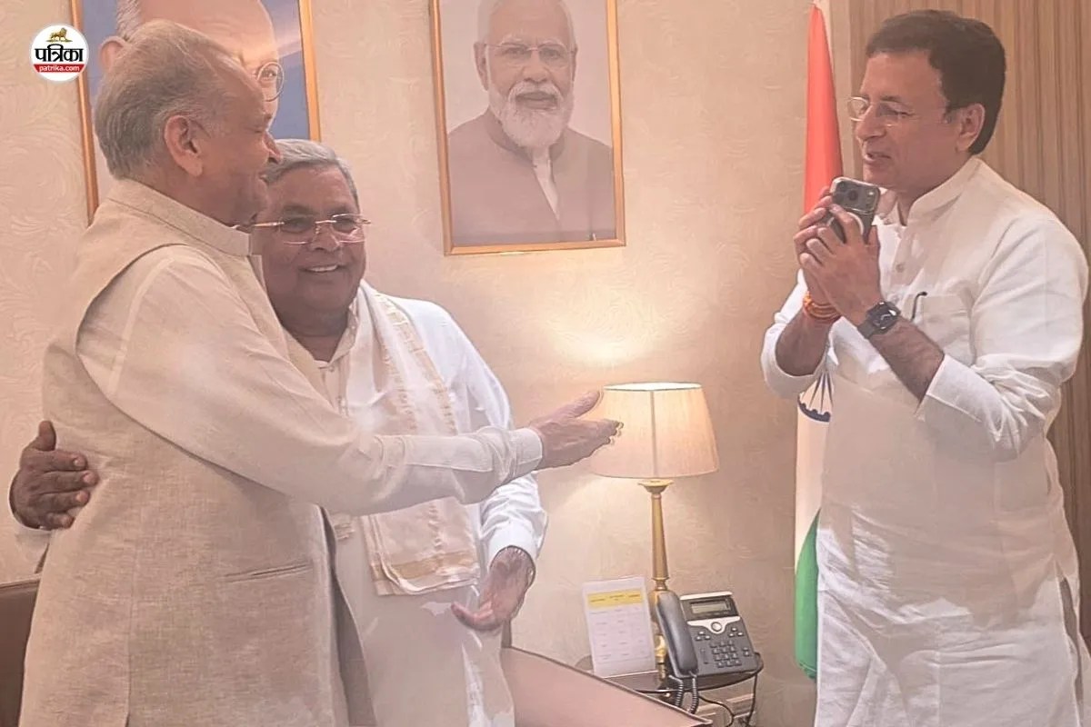 Karnataka Ex CM Siddaramaiah Flight Diverted to Jaipur Meets Ashok Gehlot