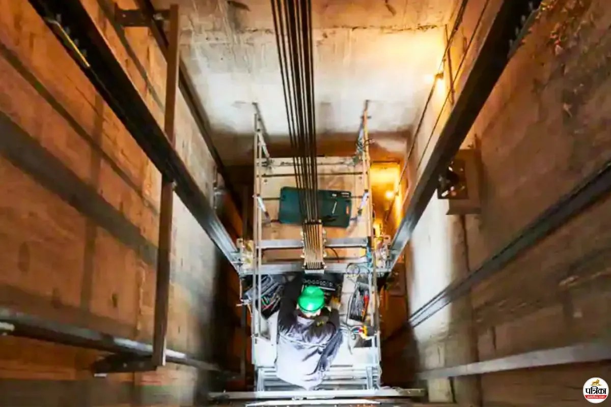 Pune lift accident child died