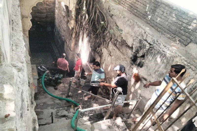 Bundi : श्रमदान से दस साल बाद निखरा बावड़ी का स्वरूप