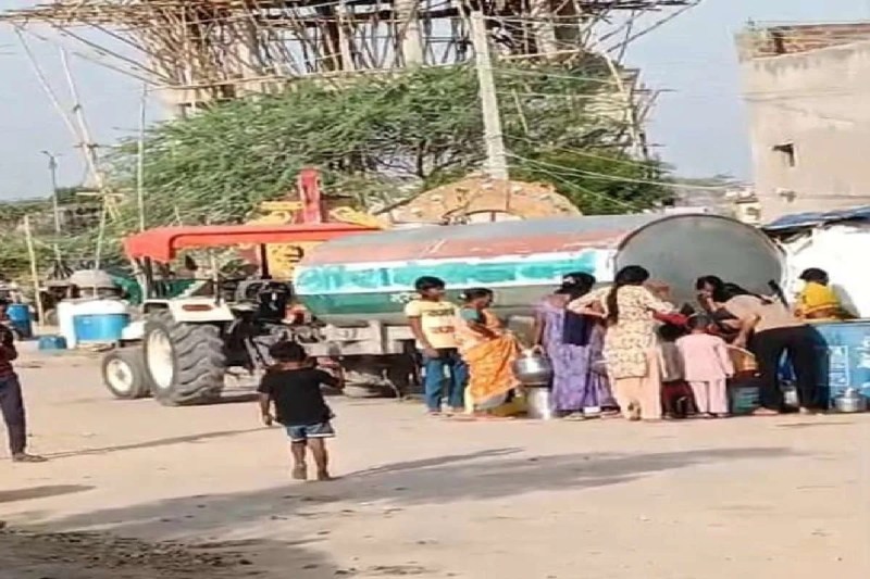 भीषण गर्मी में पेयजल संकट: प्रधानमंत्री आवास कॉलोनी में पिछले तीन साल से नहीं हैं पानी की व्यवस्था, रहवासी परेशान