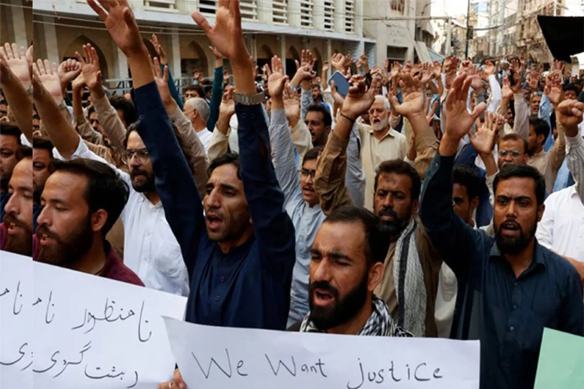 Pakistan Metro employees Protest