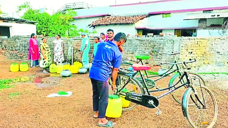बालोद जिले में अधिकारी कलेक्टर के निर्देश को भी ठेंगा दिखा रहे हैं। शायद कलेक्टर के निर्देशों का पालन अधिकारियों को नहीं करना है। दरअसल इन दिनों भीषण गर्मी है और पेयजल समस्या भी गहरा गई है।