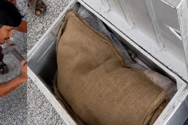 गोमतीनगर एक्सप्रेस में युवती का सिर कटा शव मिलने से लखनऊ स्टेशन पर सनसनी फैली