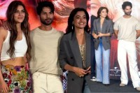 Rashmika Mandanna scary after Shahid Kapoor touch her waist actress reaction viral in Cocktail 2 Event