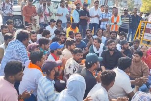 cow head found hindu organizations protest road block MP News