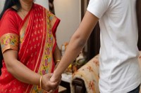 saas damad illicit relation mother in law and son in law absconded on bike agra crime news