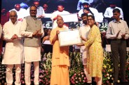 UPSSSC ने नव-नियुक्त कनिष्ठ विश्लेषकों (औषधि) व दंत स्वास्थ्य वैज्ञानिकों को दिए नियुक्ति पत्र (फोटो सोर्स : भाषा WhatsApp News Group)