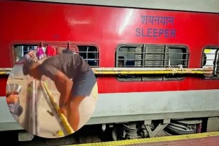 Tamil Nadu athletes pole vault incident Hindi , RPF throws pole vault poles from train Rajahmundry , Athletes humiliated by Railway Police news