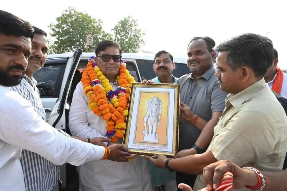 रतन खेड़ा चौराहे पर स्वागत करते समर्थक, फोटो सोर्स- X कैलाश राजपूत