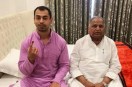 पिता मुलायम सिंह यादव के साथ प्रतीक यादव, फोटो सोर्स- X विधायक डॉक्टर वीरेंद्र यादव