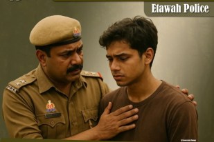 इटावा पुलिस ने युवक को बचाया, फोटो सोर्स- इटावा पुलिस