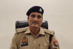 घटना की जानकारी देते सीओ मऊरानीपुर, फोटो सोर्स- झांसी पुलिस