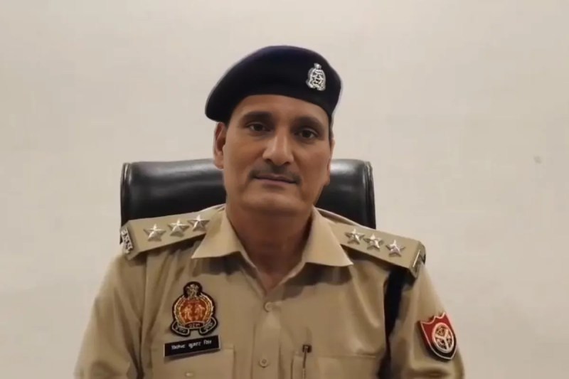 घटना की जानकारी देते सीओ मऊरानीपुर, फोटो सोर्स- झांसी पुलिस