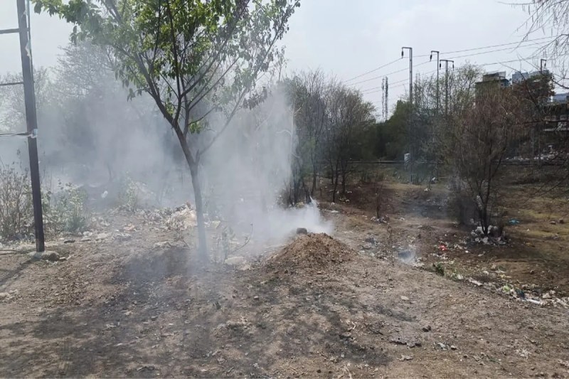 People are throwing garbage in the railway area, setting fires, a major accident could happen.