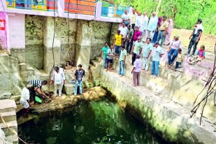 Bundi : सिंघकेश्वर महादेव के दो कुंडों में श्रमदान कर की सफाई