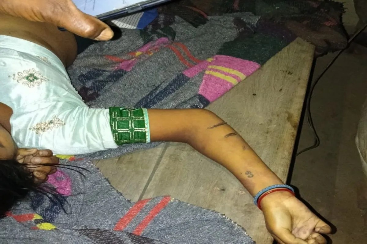Husband dance near wife body, Wife murder