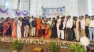 कर्नाटक विश्वविद्यालय, धारवाड़ में आयोजित अभिनंदन समारोह में प्रो. सीताराम के. पवार का सम्मान करते संत, साहित्यकार, अतिथि एवं विभिन्न राज्यों से आए सहभागी।